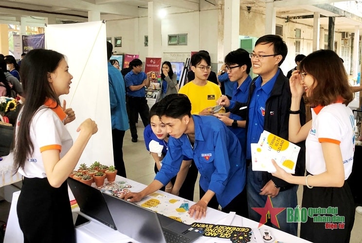 Đoàn viên, thanh niên Trường Đại học Kiến trúc Đà Nẵng tham gia Festival khởi nghiệp đổi mới sáng tạo thành phố Đà Nẵng năm 2022