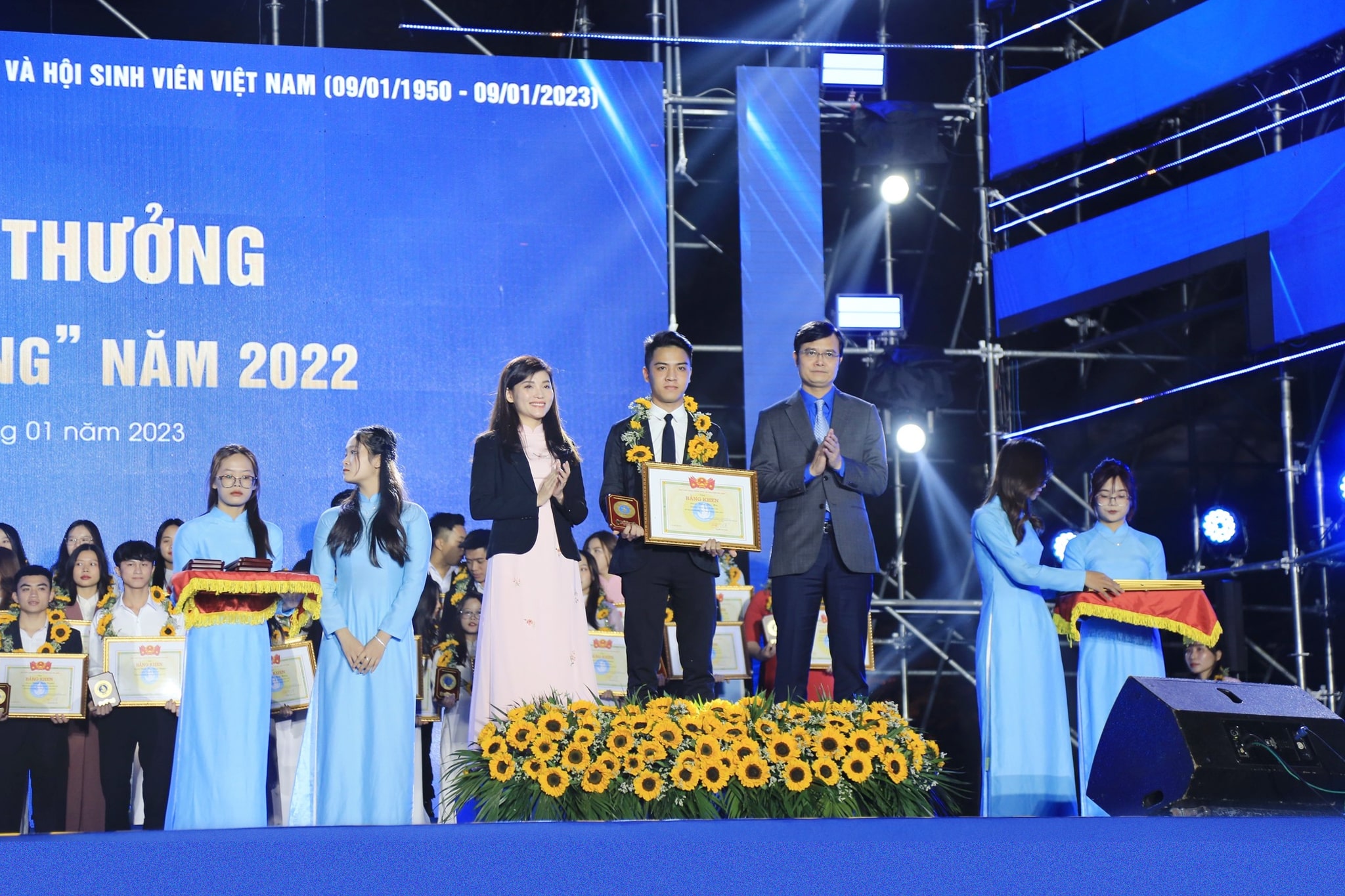 Sinh viên DAU được Trung ương Hội sinh viên trao tặng giải thưởng Sao tháng Giêng