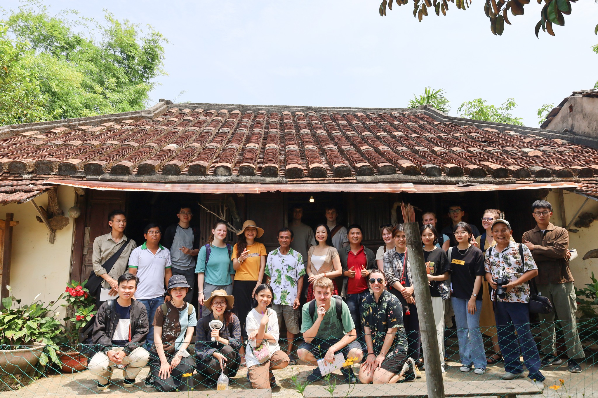 Chương trình giao lưu cùng sinh viên Đại học Western Washington - Chuyến thăm quan Làng mộc Kim Bồng và các địa danh nổi tiếng khác