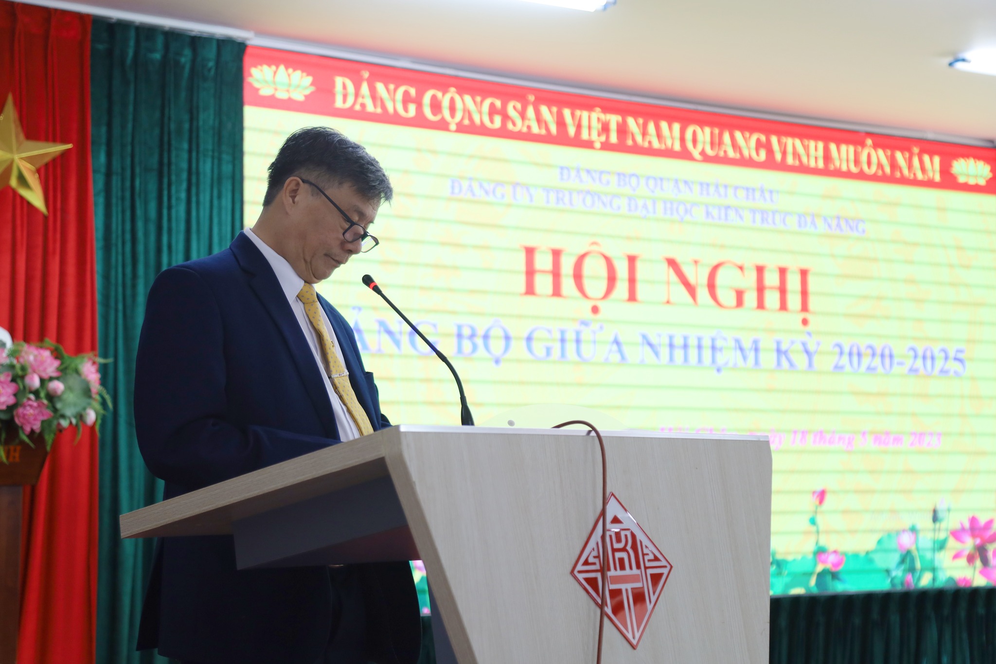 Đảng Ủy Trường Đại học Kiến trúc Đà Nẵng tổ chức Hội nghị giữa nhiệm kì 2020 - 2025