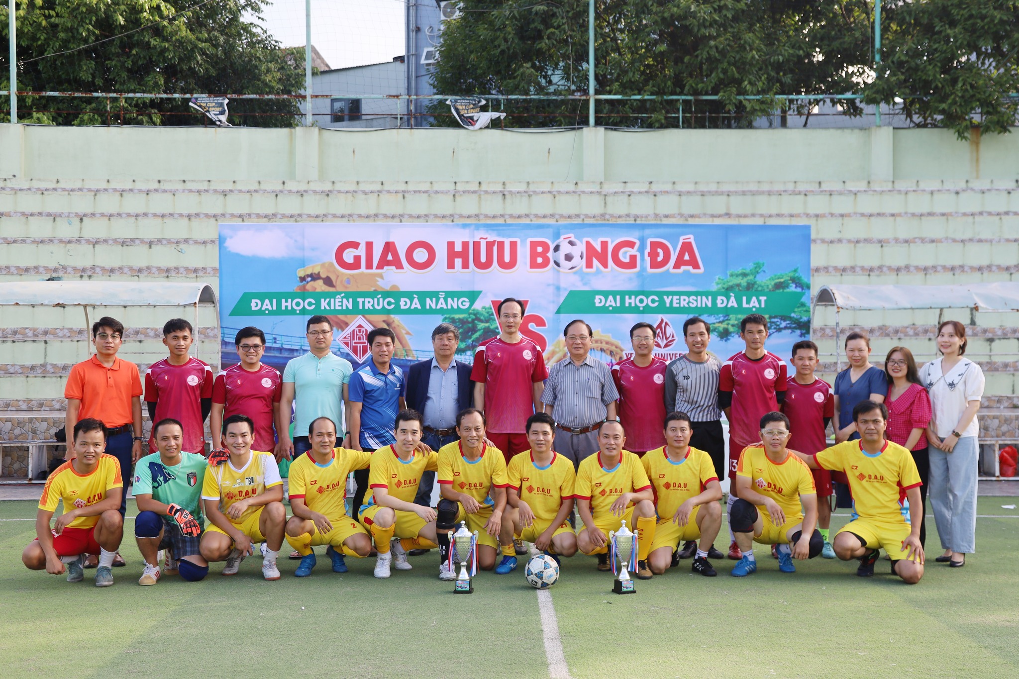 Giao hữu bóng đá giữa Trường Đại học Kiến trúc Đà Nẵng và Trường Đại học Yersin Đà lạt 
